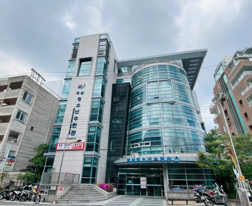 서울 역삼청소년수련관에서 실시한 홈체크의 정밀안전점검 현장