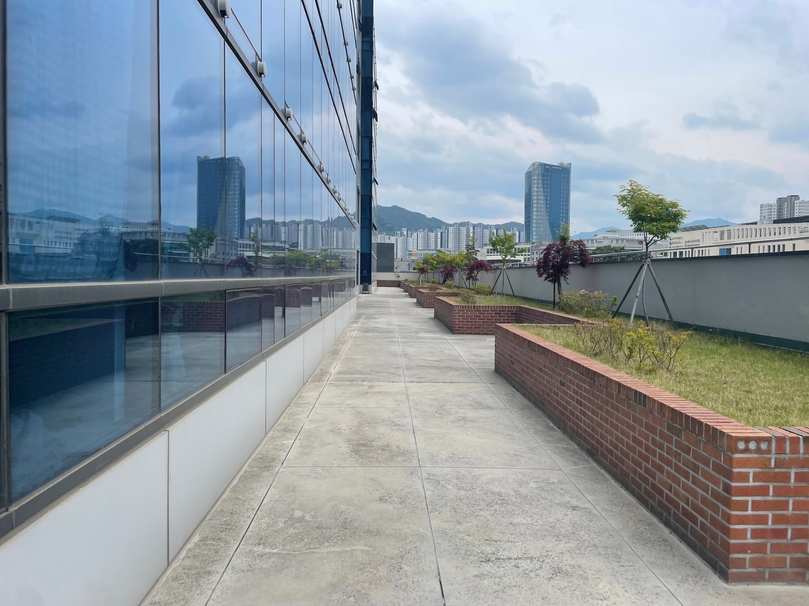 지식산업센터 정밀안전점검을 통한 설계도서와 구조체 상태 조사