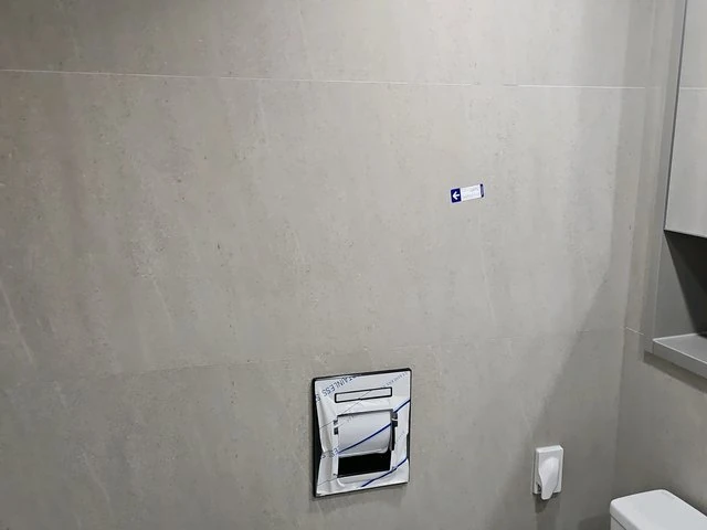 욕실 벽타일 들뜸 하자 원거리 사진