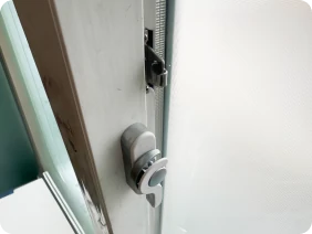 창문장금장치 작동불량 
